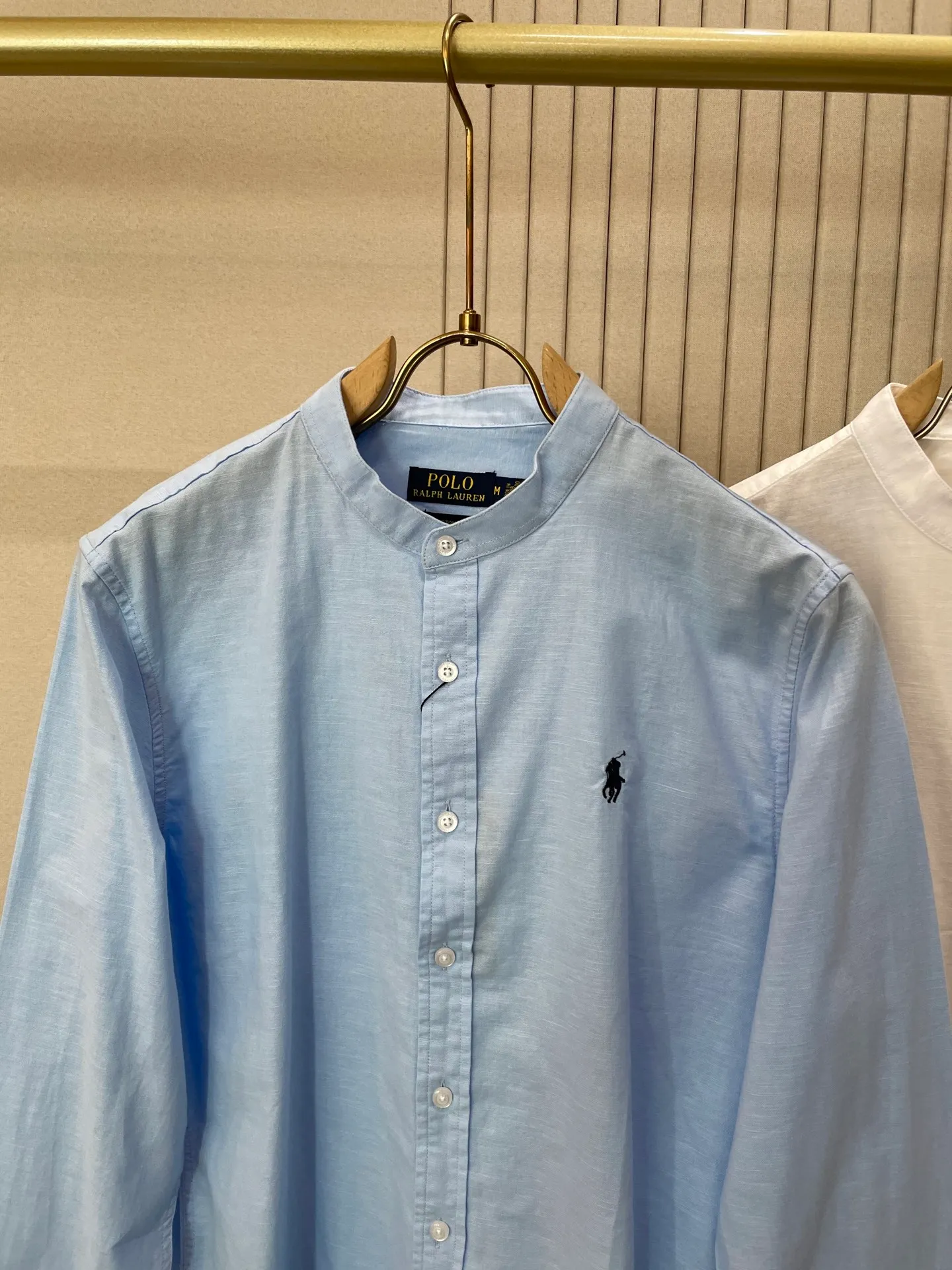 P220 🌸🌸🌸 POLO Ralph Lauren [High Quality] Classic shirt! The classic casual shirt made of pure cotton and linen has a unique design. It has a simple, clean and classic silhouette. It is a versatile style that can be switched at will. The fabric feels soft and delicate, highly breathable, and is close to the skin and comfortable to wear. It can be worn alone as an inner layer. Its versatile performance is beyond your imagination! The upper body of the ready-to-wear is simple and classic yet elegant! Size:M-XXL